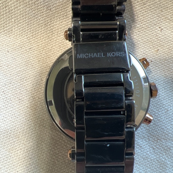 Watch - Picture 3 of 3